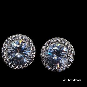 Stunning Round White Zircon Stud Earrings Silver Plated Studs NWT